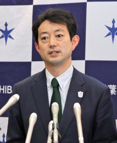 定例記者会見で質問に答える熊谷知事＝２日、県庁