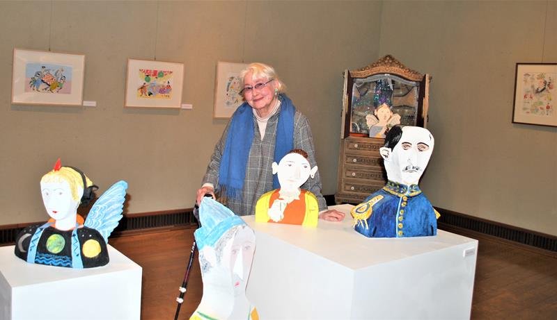 作品展が開幕した平野ニーナさん＝船橋市のふなばしアンデルセン公園子ども美術館