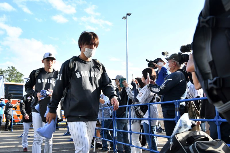 「新生千葉ロッテ」始動　石垣島でキャンプイン　吉井監督「日本一目指す」