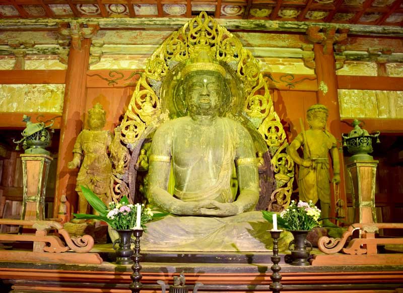 国重要文化財に指定されている木造大日如来坐像＝睦沢町の妙楽寺
