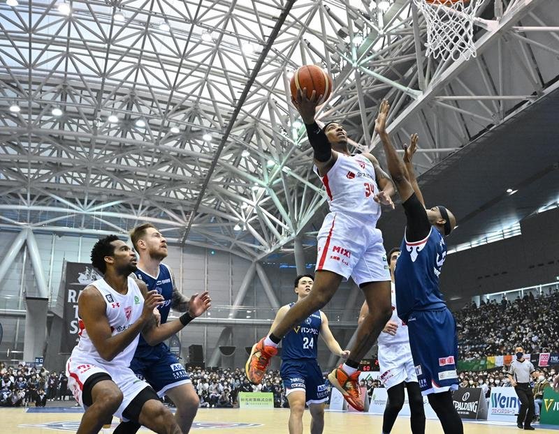 横浜ＢＣ戦で歴代２位となる１８連勝をマークした千葉Ｊ＝５日、横浜国際プール（Ｂリーグ提供）
