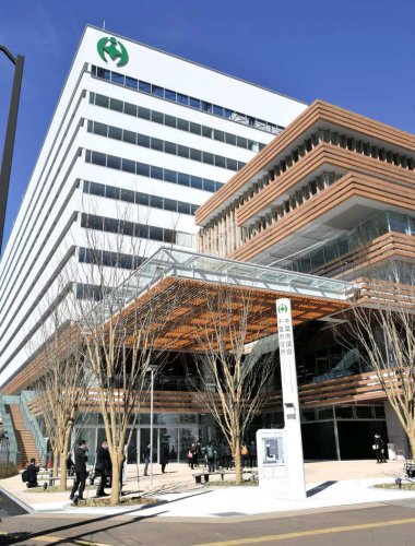 １８日に竣工式が行われる千葉市役所の新庁舎＝１６日、同市中央区