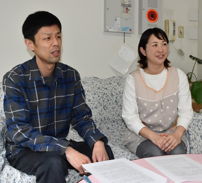 保育現場へ理解を求める若菜さん（左）と藤原さん（右）＝千葉市中央区
