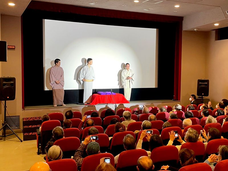 第３回千葉劇場落語会の様子＝昨年１２月２７日、千葉市中央区（千葉劇場提供）