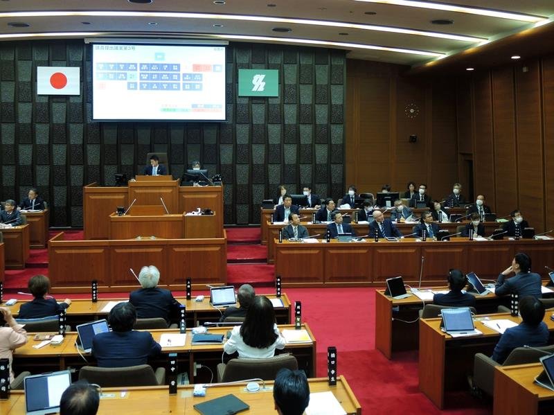 条例案は賛成多数で可決された＝２日午後、柏市議会
