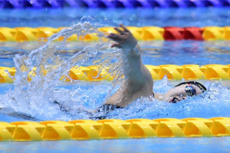 女子８００メートルリレーで昭和学院の第３泳者を務めた伊東。抜群の強さを発揮した
