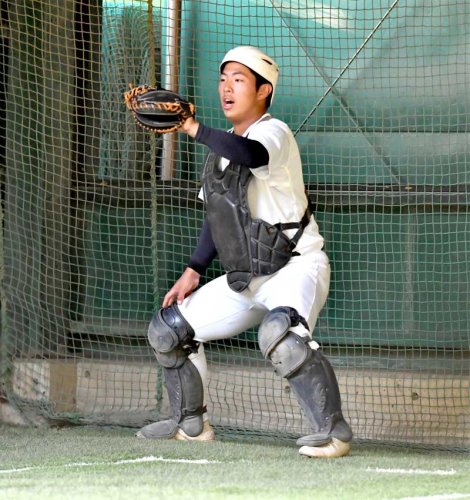 蓄えた知識存分に　チーム背負う責任感　羽根徹平（木更津総合）　【マスク越しの視線　主役は捕手】（７）