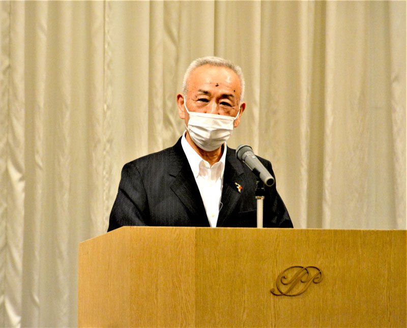 あいさつする勅使河原理事長＝千葉市中央区