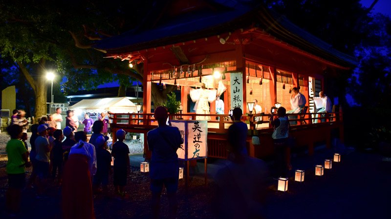 行灯３００基幻想的に　小学生が“願い”ともす　一宮・玉前神社で４年ぶり