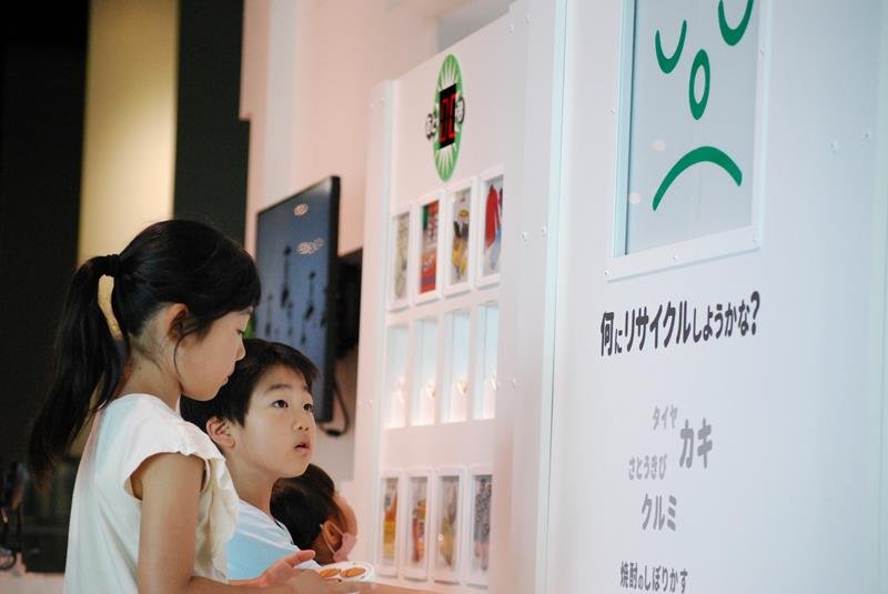 夏休み初の週末　制限なしにぎわう観光地　コロナ増加、マスク姿も