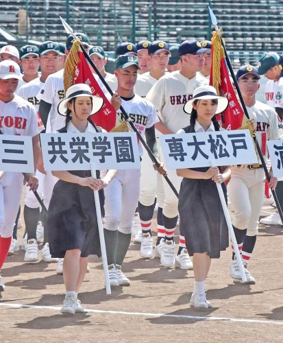 開会式リハーサルに参加した専大松戸の選手たち＝甲子園
