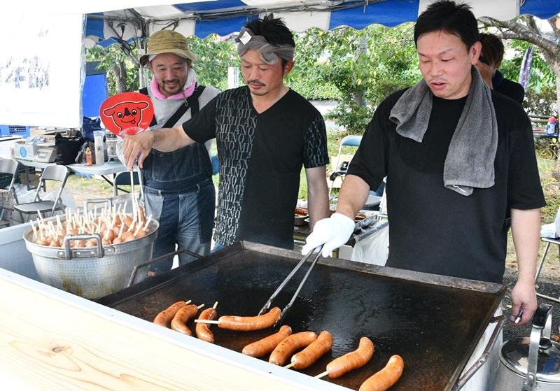 ポーク＆ビア夏祭り盛況　東庄町役場　４年ぶり、特産豚肉を堪能　１３日まで