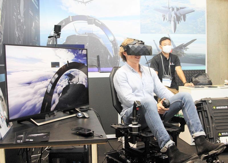 「東京ゲームショウ２０２３」で公開されている仮想現実（ＶＲ）のゲーム＝２１日、千葉市美浜区