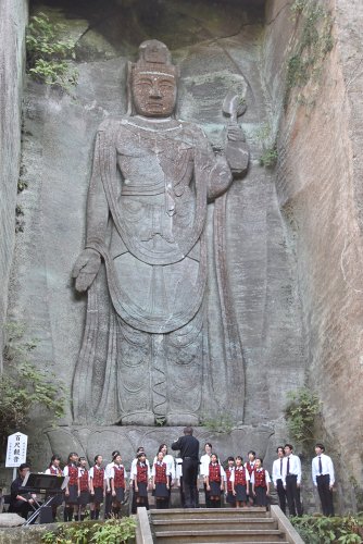 鋸山石切場跡に美声響く　日本寺でコンサート　県誕生１５０周年記念