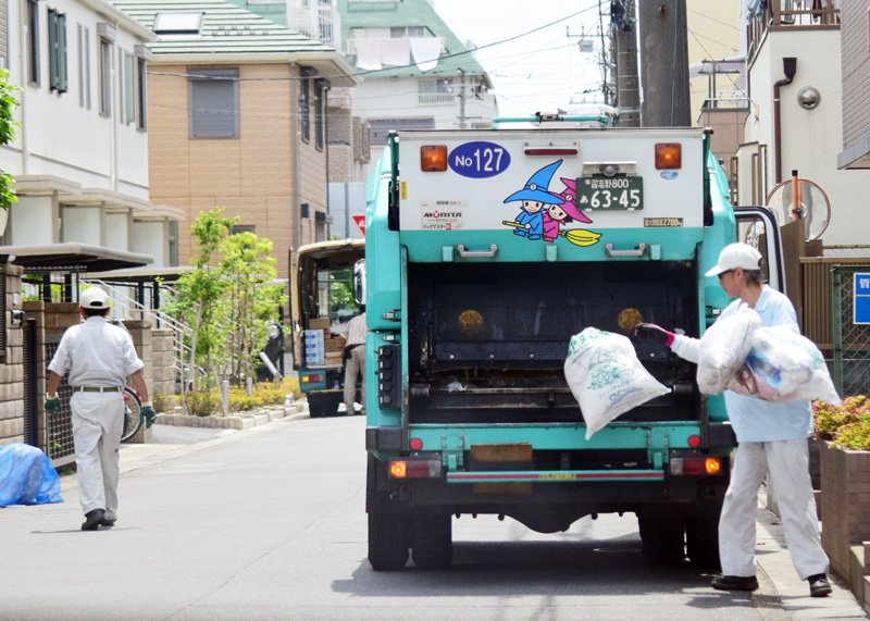 ごみ収集の様子＝市川市