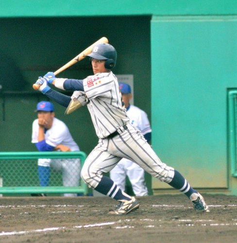 城国大─武道大　七回表武道大無死満塁、桜内が勝ち越しの２点打を放つ＝千葉工大茜浜
