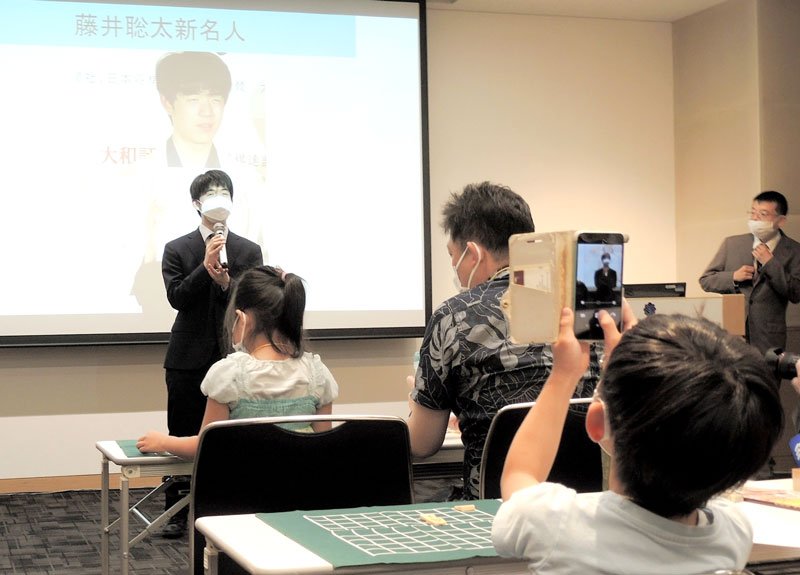 藤井八冠　歴史的快挙　千葉県内も祝福　八千代将棋教室生徒「いつか対局を」
