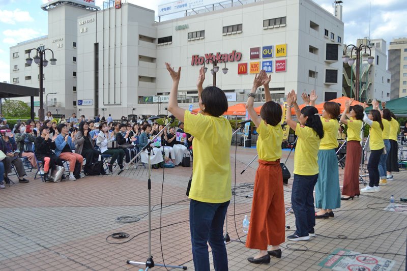 生演奏が船橋の街包む　音楽イベント「ミュージックストリート」２２日まで　ご当地ミュージシャンら、青空の下熱演