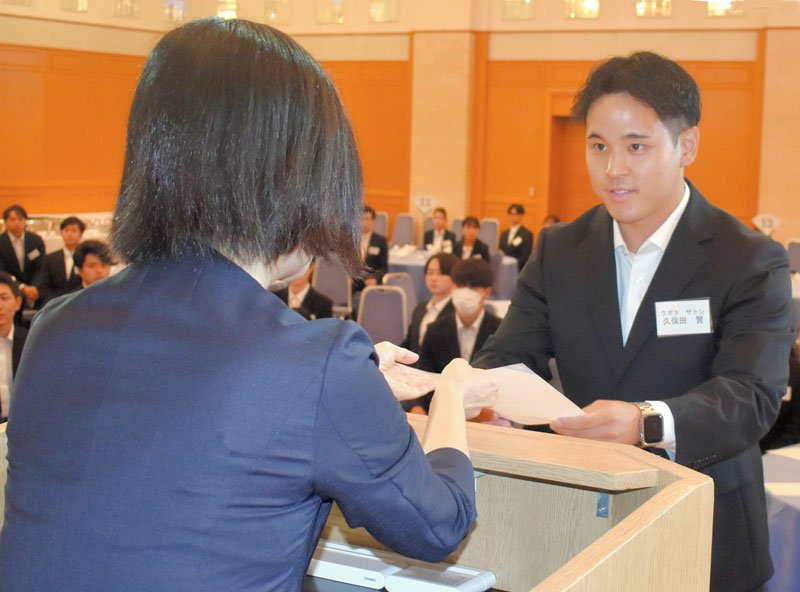 対面形式で行われた京葉銀行の内定式＝２日午前、千葉市中央区