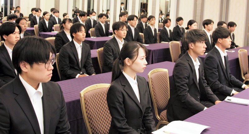 千葉県内企業で内定式　多くが４年ぶり対面に　食事会では内定者同士が親睦