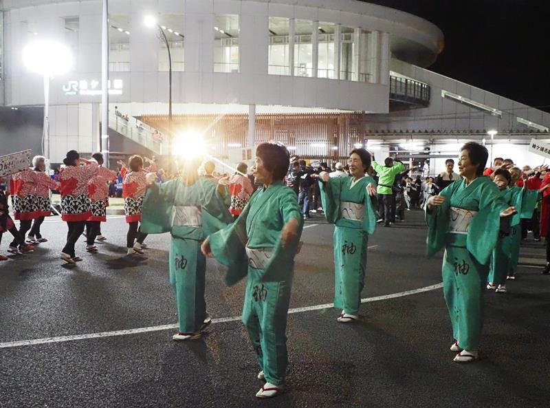 袖ケ浦市への愛着心の醸成とにぎわいあふれる地域づくりを掲げた「そでがうらまつり～アレワイサノサ～」。袖ケ浦を元気にとの思いが込められている
