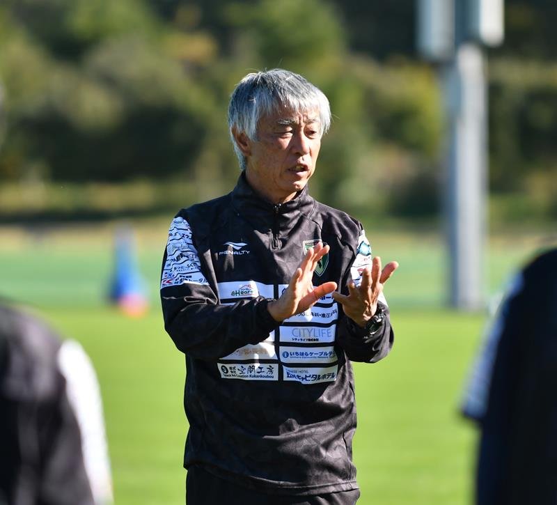 ＶＯＮＤＳ市原の布監督＝１１月１９日、市原市内
