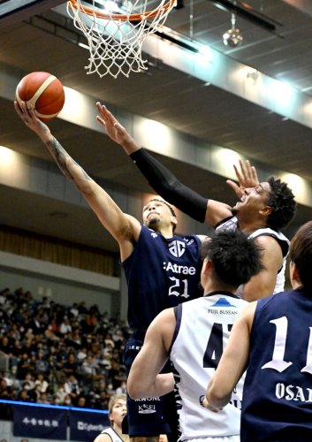 Ａ千葉－静岡　第３クオーター、シュートを放つＡ千葉のアシュリー（２１）＝千葉ポートアリーナ