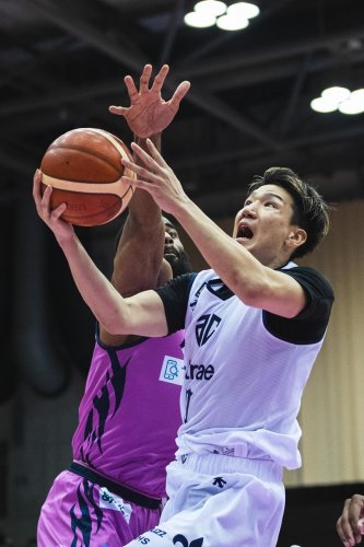 連勝街道ばく進中　悔しさ糧に既存、新加入が融和　新記録「１５」連勝へ２３日岩手戦　アルティーリ千葉