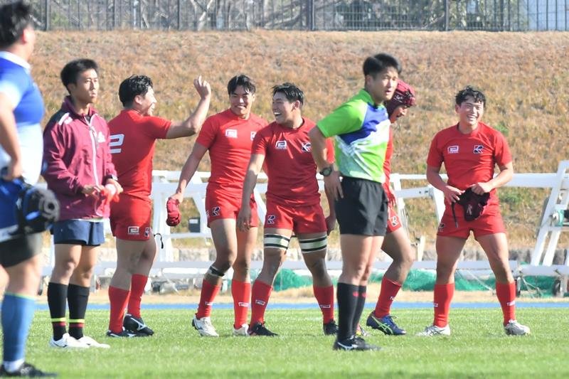 尾道に勝利し、喜ぶ流通経大柏フィフティーン＝花園
