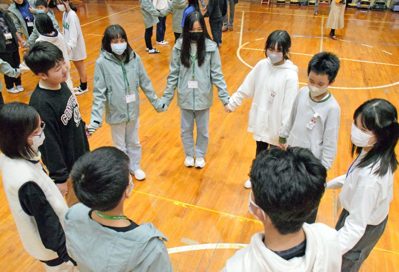 睦沢に台湾児童が教育旅行　国際交流の花咲かす　睦沢小６年生、ダンスや和太鼓で歓迎　コロナ禍後初の受け入れ