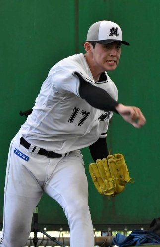 佐々木朗希ブルペン入り　捕手座らせ３７球　千葉ロッテ石垣島キャンプ