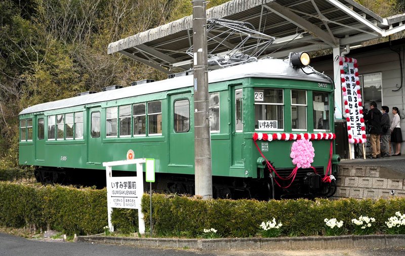 修繕が終わり再塗装された「デハ３４５５」＝いすみ市のいすみ学園