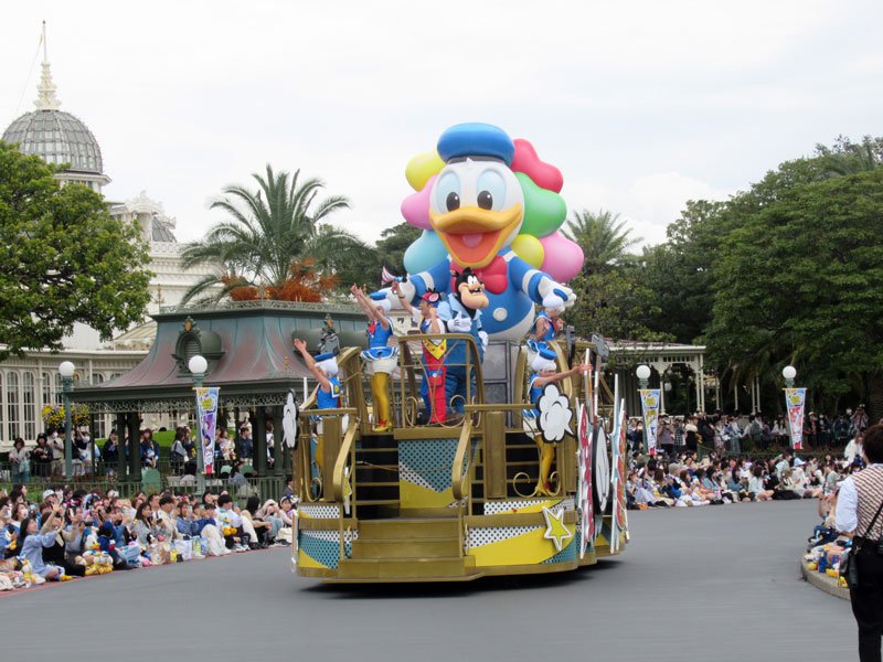 ドナルドが“王様”に！？　東京ディズニーランドで「クワッキー・ダックシティ」　【舞浜タイムズ４月号】