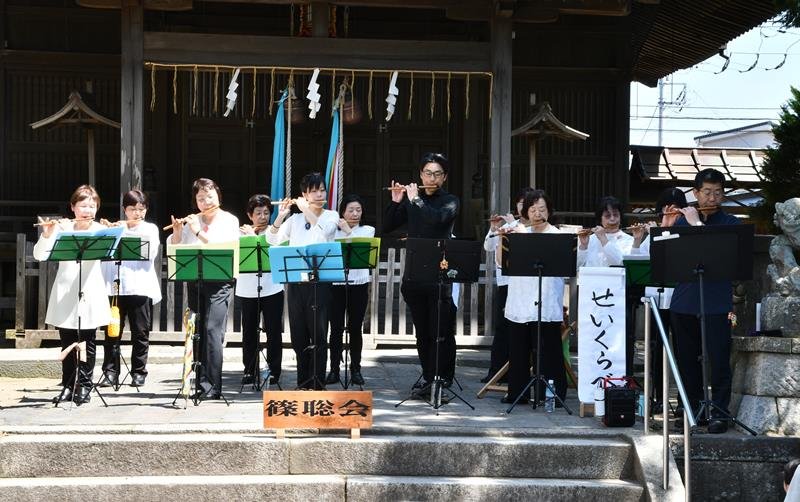 「佐原の骨董市」２００回目　小江戸で探す掘り出し物　節目祝い篠笛演奏も