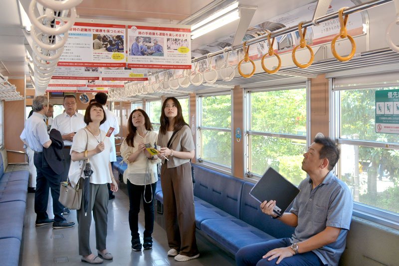 千葉大病院×いすみ鉄道　メディカルトレイン出発　地域の健康、笑顔大切に
