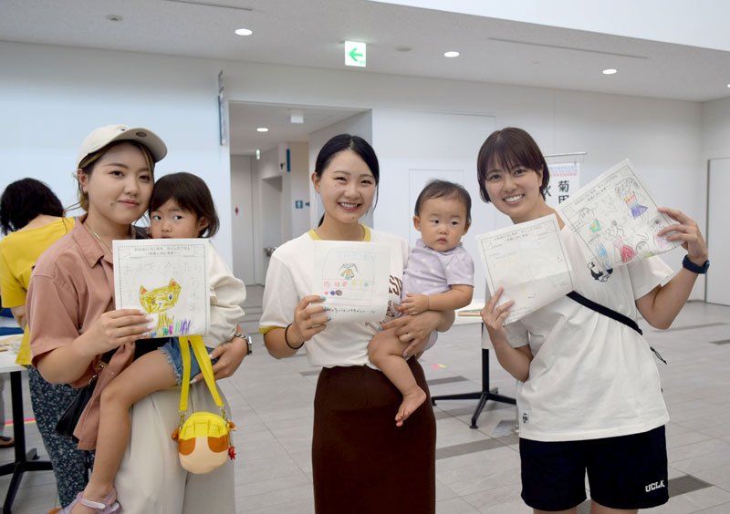 未来への思いと“再会”　２０年前のタイムカプセル開封　習志野市制７０周年、元園児ら集う