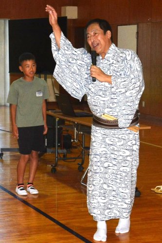 歌舞伎って面白い　市川門之助さん直伝　勝浦２小学校で体験教室