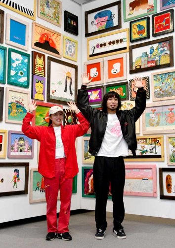 活力満ちた作品世界　絵本原画、立体、映像一堂に　作家２人組が大規模個展