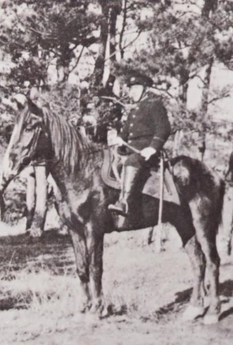 北条警察署（当時）の騎馬警ら隊＝１９２５（大正１４）年（県警提供）
