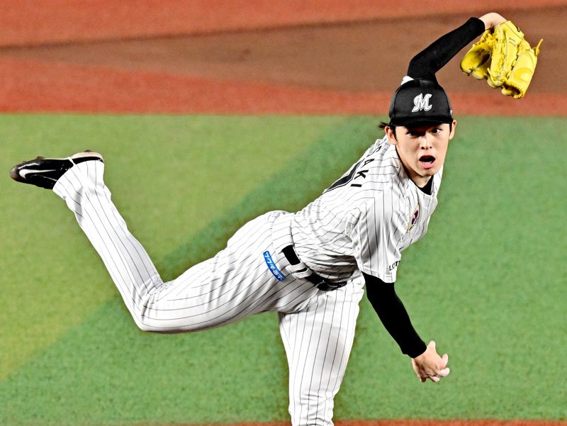 ドジャースに入団する佐々木朗希＝昨年８月
