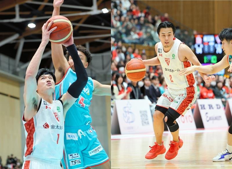２６得点を挙げた千葉Ｊの渡辺（左）と富樫＝エフピコアリーナふくやま（（ｃ）Ｂ．ＬＥＡＧＵＥ）
