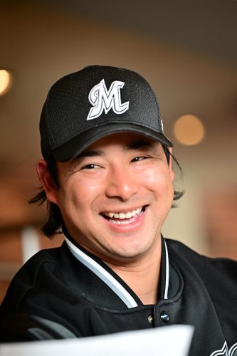 藤岡新主将「プレーで示す」　リーグＶ、日本一誓う　独占インタビュー　千葉ロッテ