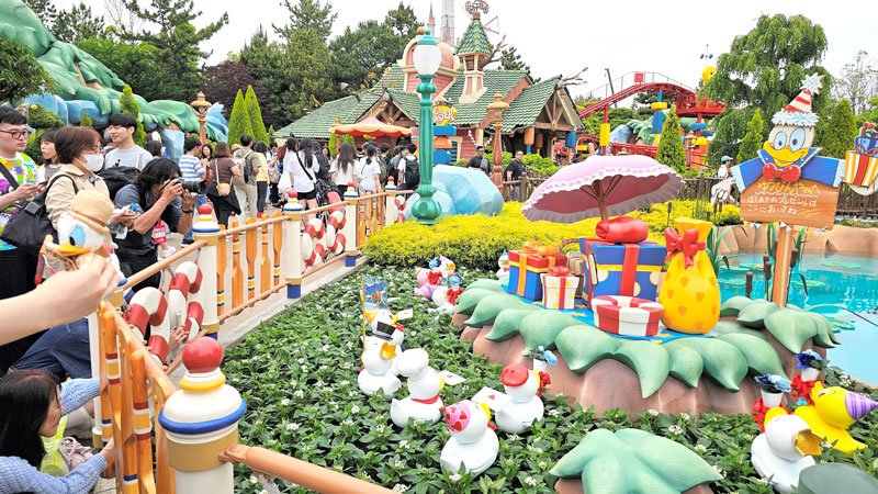 夢の国祝福ムード　園内周遊、ファンと交流　ドナルド誕生日イベント　東京ディズニーランド