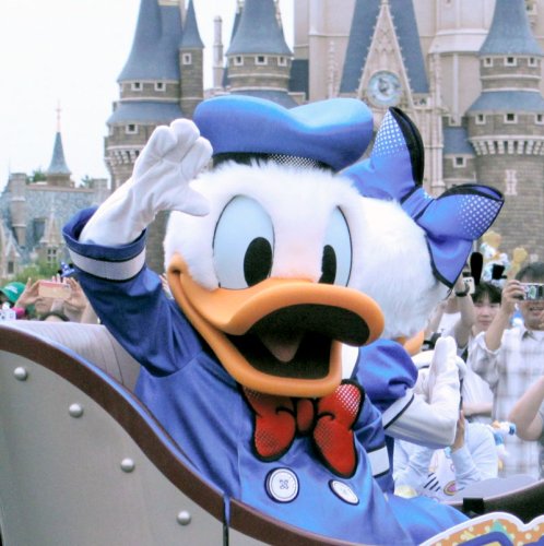 夢の国祝福ムード　園内周遊、ファンと交流　ドナルド誕生日イベント　東京ディズニーランド
