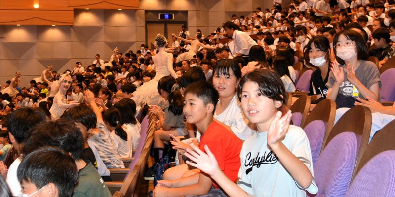 不朽の名作に拍手万雷　いすみ、市制２０周年記念公演　松山バレエ団「新白鳥の湖」