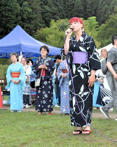 地元愛たっぷり盆踊り　今年もシンガー右藤綾子さん熱唱　大多喜・納涼イベント