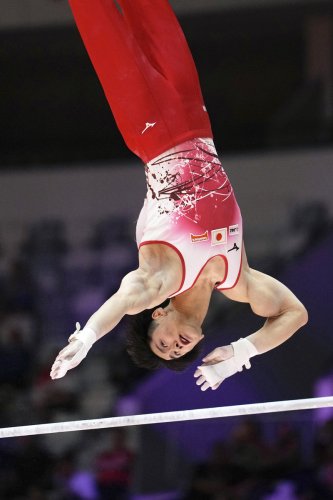 橋本Ｖ３、内村以来の快挙　世界体操男子、岡は５位