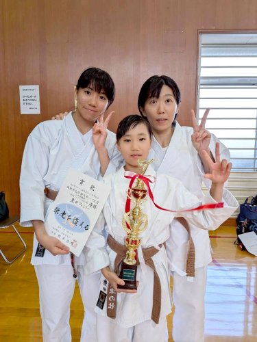 ファミリー形の部で優勝した豊田親子＝成田市
