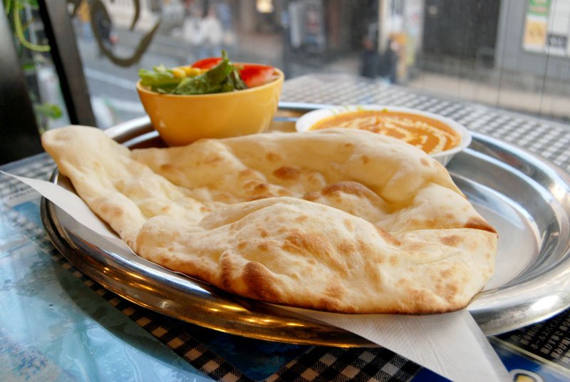 繁華街見つめ２７年の名店　日本文化好きシェフ調理　インド本場スパイス利かせ　千葉市中央区「ルンビニ」　【となりの多文化食堂】（３）