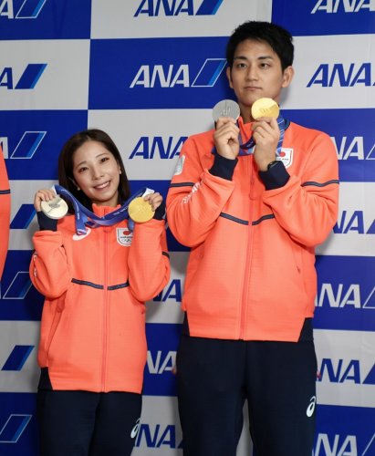 冬季五輪・中井亜美選手（銅）ら帰国　成田空港、ファン４００人熱狂